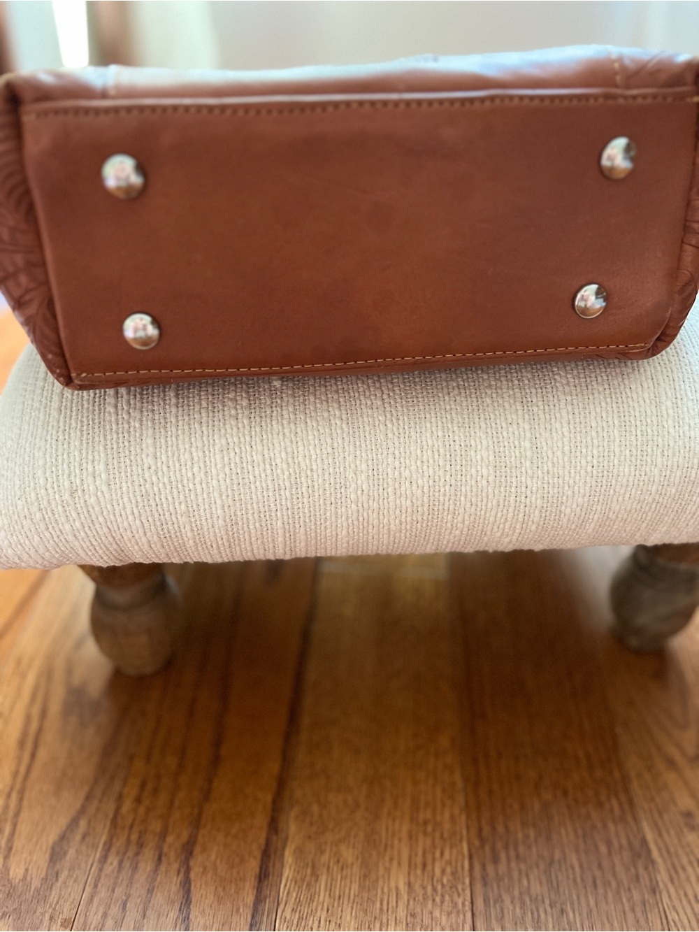 American West Tan Leather Shoulder Bag with Silver Concho - Picture 4 of 9